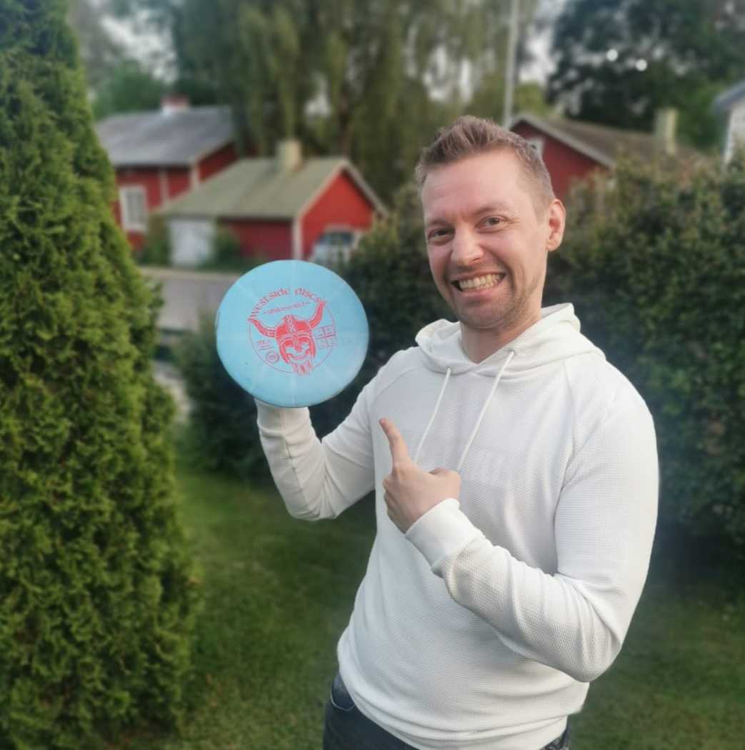 Gary Player with his signature blue disc